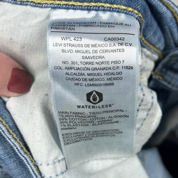 Levi’s Signature Mid Rise Boyfriend Jean Size 4 Casual Distressed Stretch - Picture 5 of 6